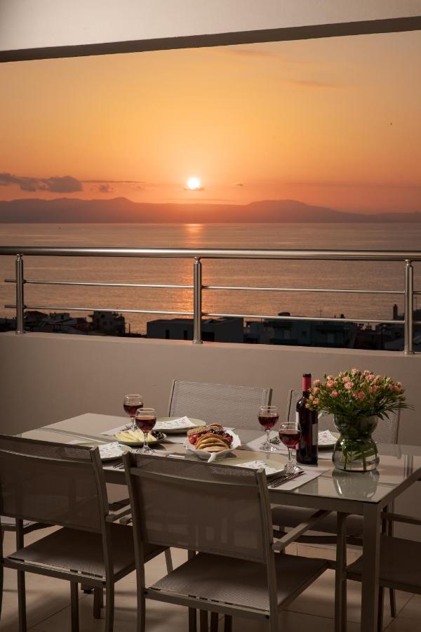 Overview Chania With Sea View And Amazing Sunset Buitenkant foto