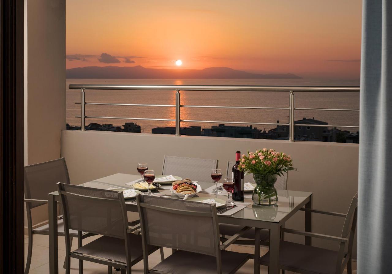 Overview Chania With Sea View And Amazing Sunset Buitenkant foto