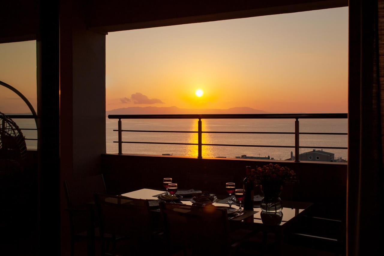 Overview Chania With Sea View And Amazing Sunset Buitenkant foto