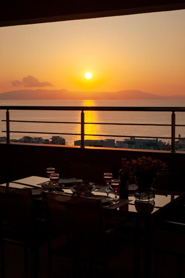Overview Chania With Sea View And Amazing Sunset Buitenkant foto